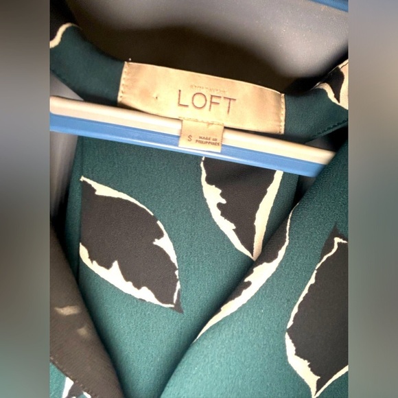 Loft Blouse with razor back twist detail, so pretty: new condition - Picture 3 of 4